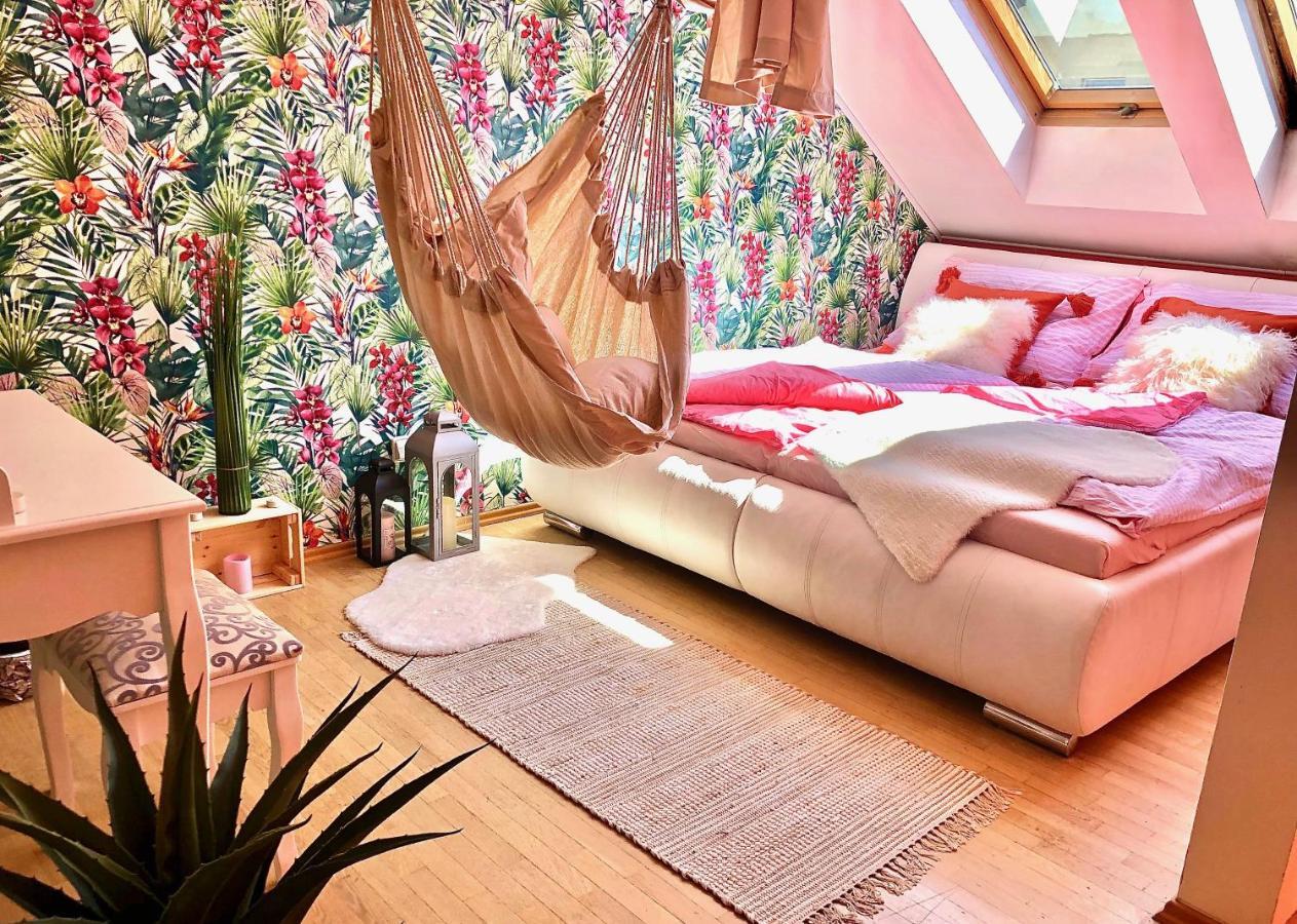 Duplex With Quite Terrace On Wenceslas Sq. Praha